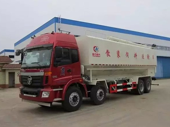 福田歐曼前四后八20噸40方散裝飼料運(yùn)輸車